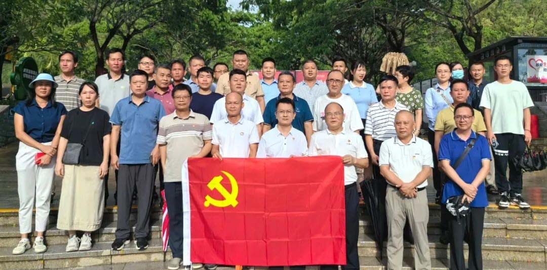 传承精神忆先烈——三亚市自然资源和规划局干部职工参观纪念中国人民抗日战争暨世界反法西斯战争胜利80周年主题展览